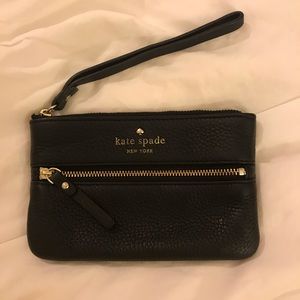 Kate Spade Cobble Hill Bee Wristlet in Black